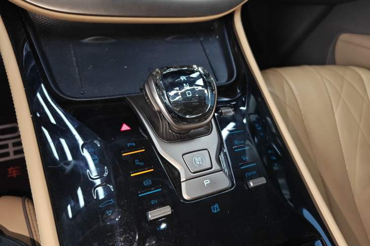 Used Denza D9 2024 DM-i 980 Four-Wheel Drive Prestige Model