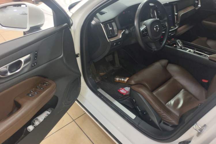 Used Volvo S60 2022 B4 Zhiyuan Luxury Edition
