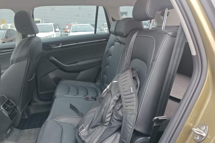 Used Skoda Kodiaq 2017 TSI330 7-Seater Two-Wheel-Drive Luxury Edition Interior 4