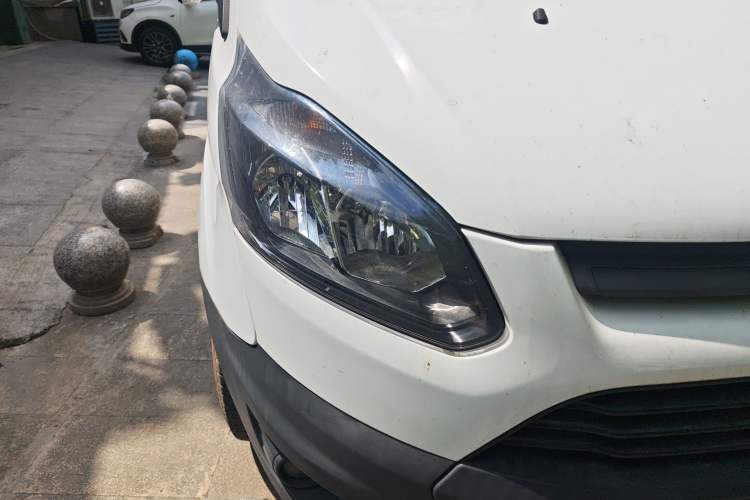 Used Ford Transit 2019 2.0T Diesel Multi-Purpose Commercial Vehicle Mid-Drive Mid-Roof 6-Seater China VI Standard
