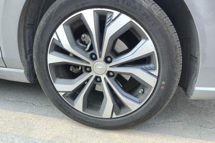 Used CHANGAN Eado 2021 PLUS Blue Whale NE 1.4T GDI DCT Flagship Model Right Front Wheel Hub