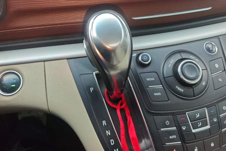 Used Buick GL8 2018 28T Luxury Model China VI Standard Gear Lever