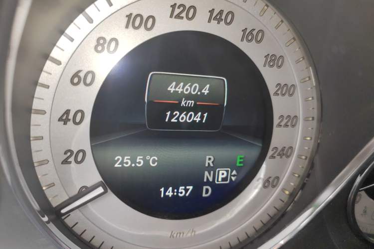 Used Mercedes-Benz GLK-Class 2013 GLK 300 4MATIC Dynamic Sunroof Model Odometer Close Up