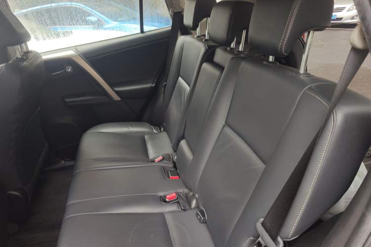 Used Toyota RAV4 2015 2.0L CVT Four-Wheel Drive New Edition