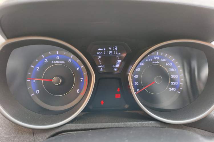 Used Hyundai Elantra (5th Generation / Langdong) 2012 1.6L Manual Fashion Edition