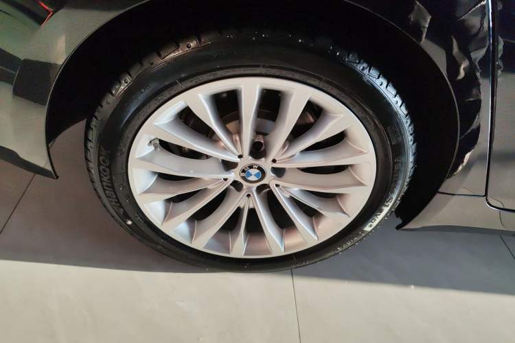 Used BMW 5 Series 2021 525Li Luxury Package Right Rear Wheel Hub