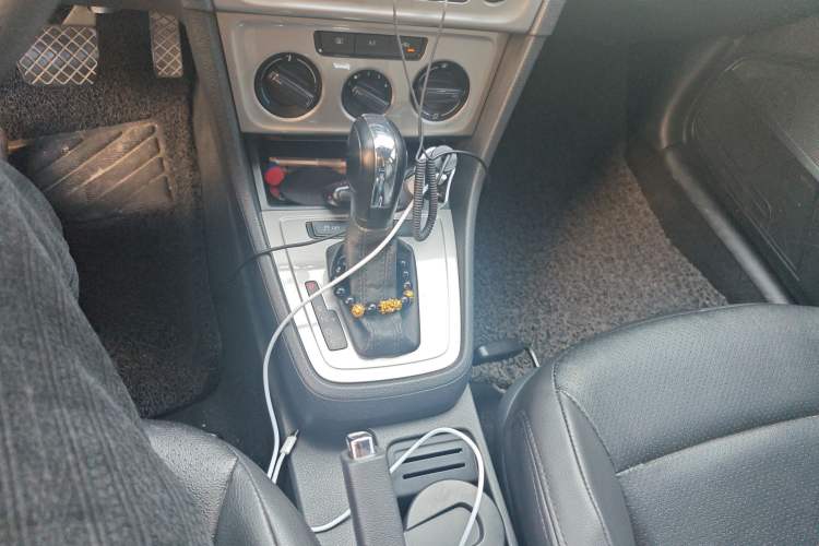 Used Volkswagen Gran Lavida 2013 1.6L Automatic Fashion Model Gear Lever