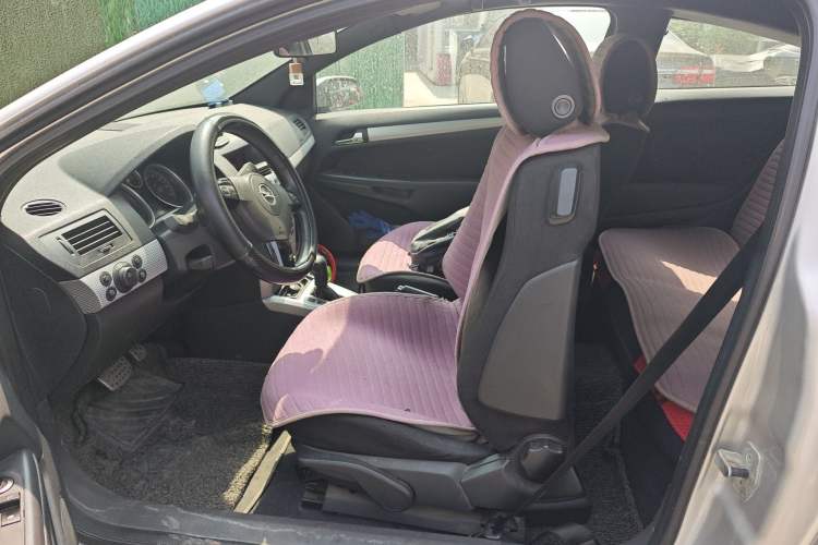 Used Opel Astra 2006 1.8 GTC Three-Door Model
