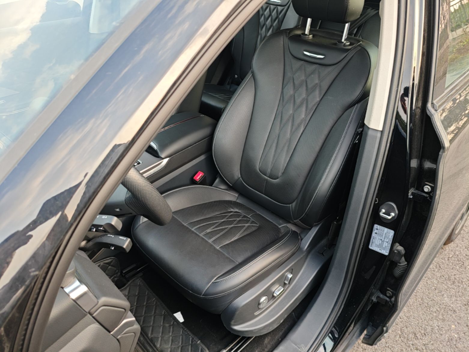 Hongqi HS7 PHEV 2024 2.0T PHEV Four-Wheel Drive Flagship Edition 7 Seats — снимка 17