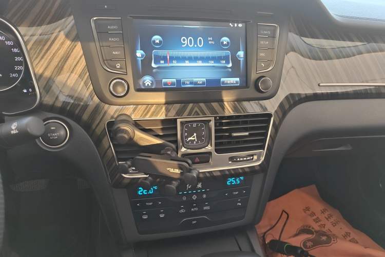 Used Hongqi H7 2021 1.8T Comfort Edition Audio And AC Panel