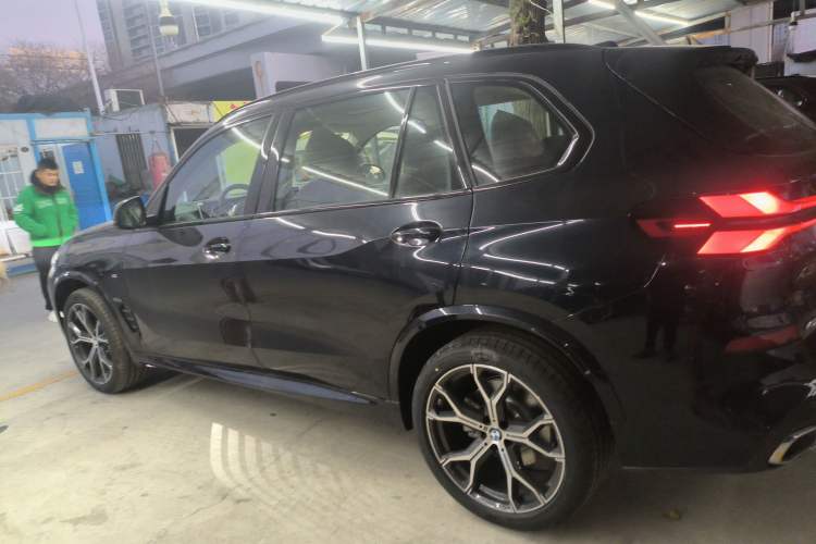 Used BMW X5 2025 Model, xDrive 30Li Prestige M Sport Night Package
