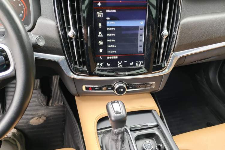 Used Volvo V90 2017 Cross Country T5 AWD Smart Range Edition