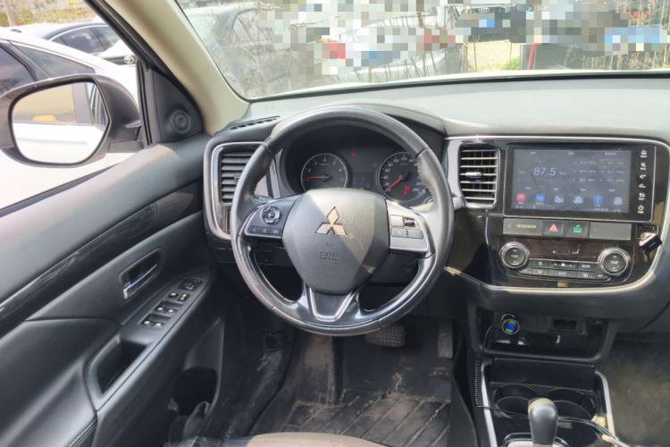 Used Mitsubishi Outlander 2018 2.0L Two-Wheel Drive Glory Edition 5 Seats
