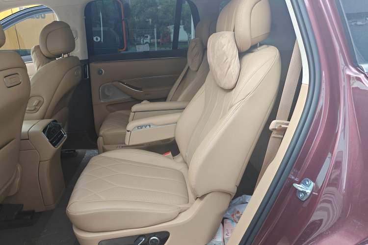 Used Hima AITO M8 2025 Extended-Range Max+ Version 53.4 kWh 6-Seater Edition Left Rear Seat