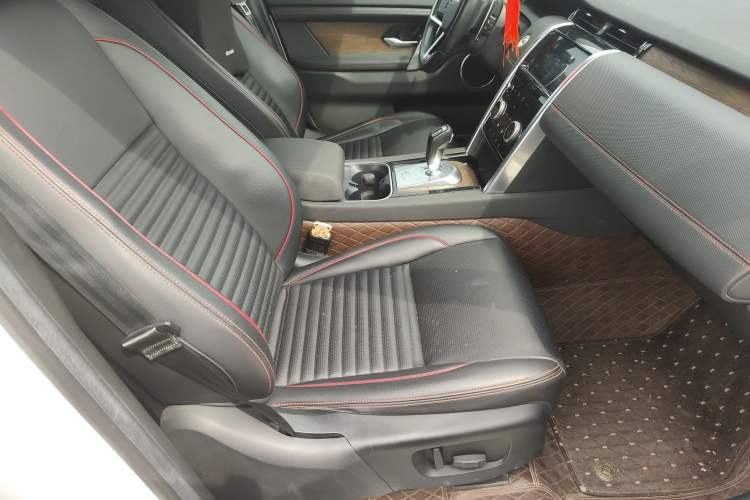 Used Land Rover Discovery Sport 2022 Revised Version 249 PS R-Dynamic S Performance Edition 5 Seats Right Front Seat