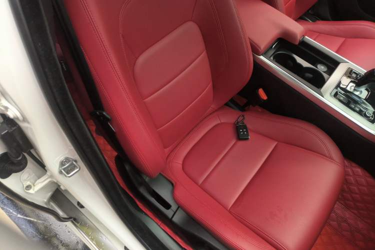 Used Jaguar XEL 2020 2.0T 200 PS R-DYNAMIC S Advanced Sport Edition Right Front Seat