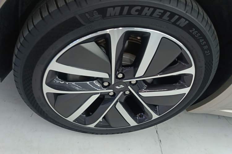 Used Li Auto L8 2023 Pro Model
