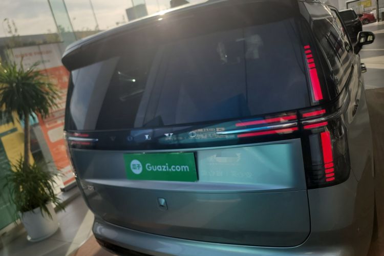 Used Volvo EM90 2025 Ultra Six-Seater