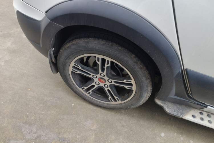 Used FORTHING Joyear X5 2013 1.6L Manual Luxury Model China IV Standard