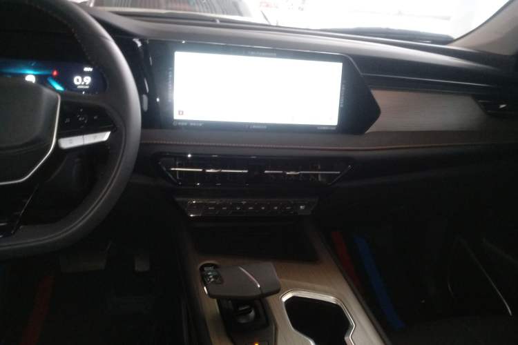 Used Changan X7 PLUS 2024 1.5T Automatic Luxury 7-Seater
