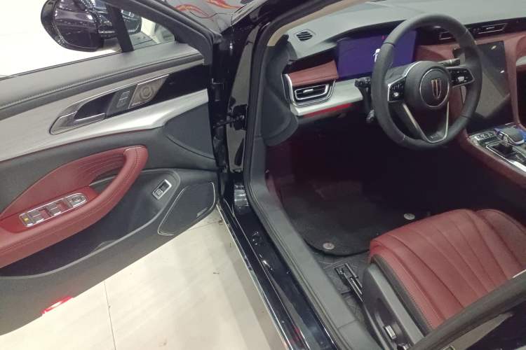 Used Hongqi H5 2025 2.0T Automatic Flag Edition – 500 000 Units Commemorative Version Driver Seat
