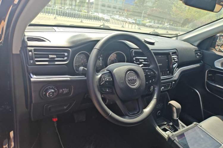 Used Jeep Grand Commander 2020 2.0T Four-Wheel Drive Night Eagle Edition Center Console