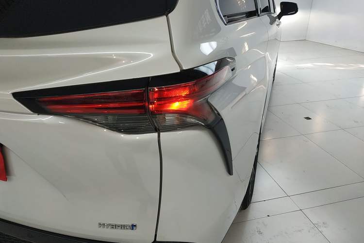 Used Toyota Granvia 2023 2.5L Hybrid Prestige PLUS Edition Right Rear Taillight