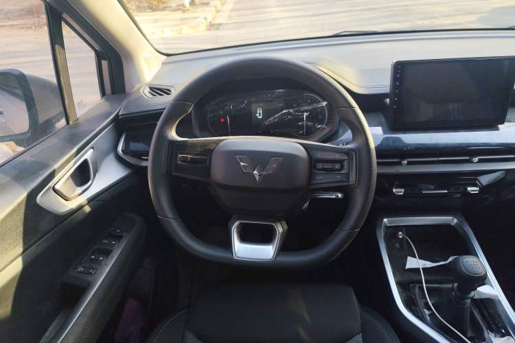 Used Wuling Jiachen 2022 1.5L Manual Enjoyment Elite Model
