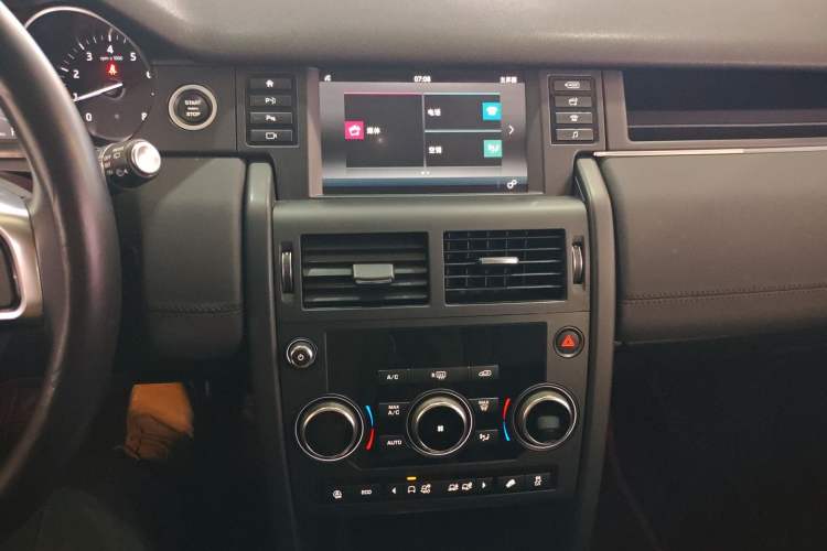 Used Land Rover Discovery Sport 2019 240 PS PURE Edition China V Standard Audio And AC Panel