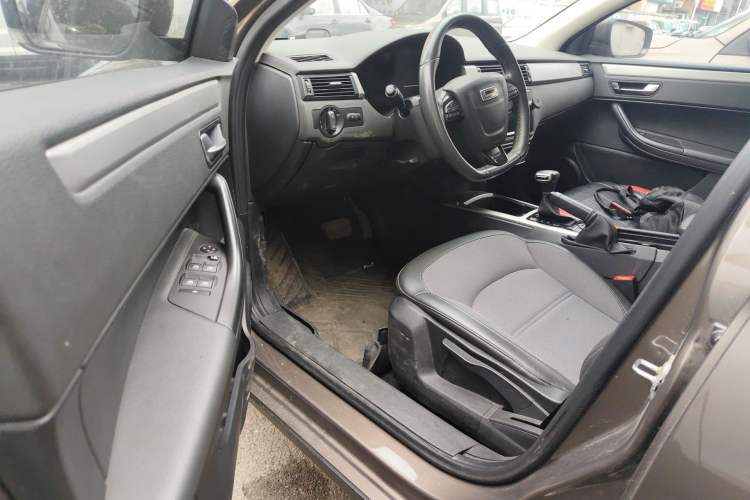 Used Qoros 3 2017 Urban SUV 1.6T Automatic Zhiyue Model Driver Seat