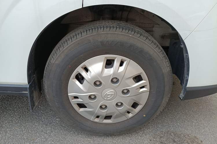 Used SAIC MAXUS Xintu V70 2023 2.0T Elite Edition Automatic Long Wheelbase Mid-Height 6/7 Seats Right Front Wheel Hub