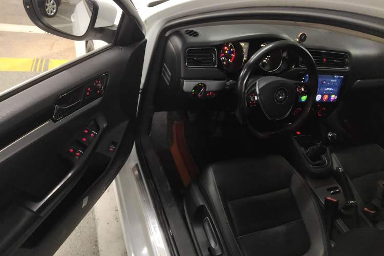 Used Volkswagen Sagitar 2015 230TSI Manual Comfort Version