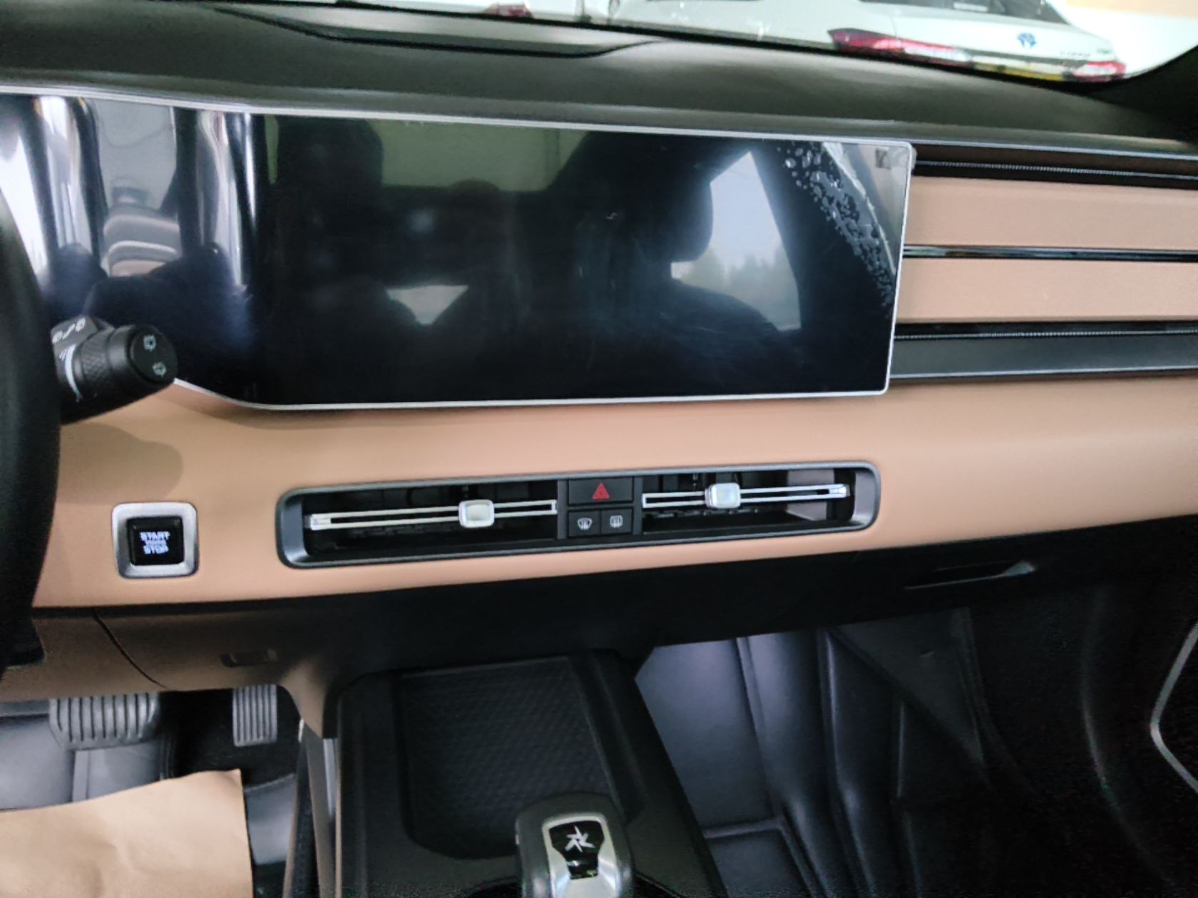 Geely Auto icon 2023 1.5TD Chocolate Luxe Edition — снимка 15
