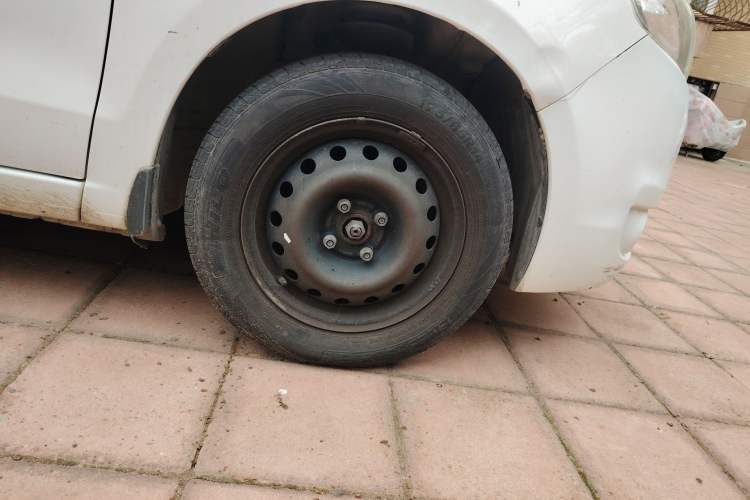 Used Chevrolet Sail 2013 Sedan 1.4L Manual - Youyi Happiness Edition Right Front Wheel Hub