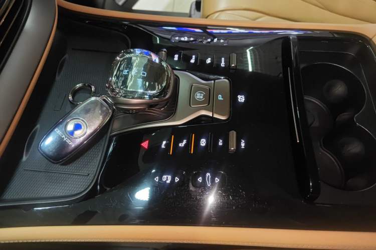 Used Denza D9 2022 DM-i 970 Four-Wheel Drive Prestige Model