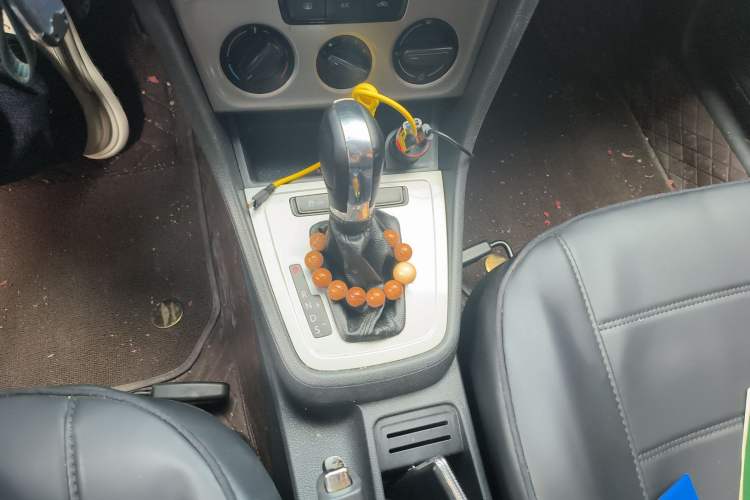 Used Volkswagen Lavida 2013 Revised Classic 1.6L Automatic Fashion Edition
