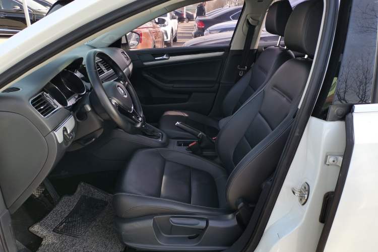 Used Volkswagen Sagitar 2017 230TSI Automatic Comfort Version