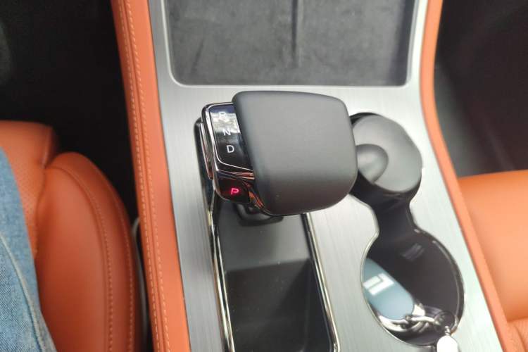 Used Polestones 01 2023 All-Purpose 7-Seater Version
