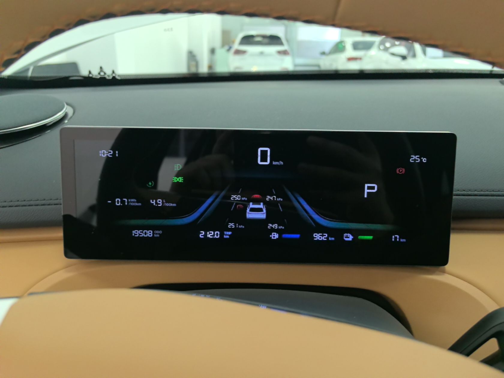 Geely Galaxy Xingjian 7 EM-i 2025 55 km Launch Edition — снимка 14