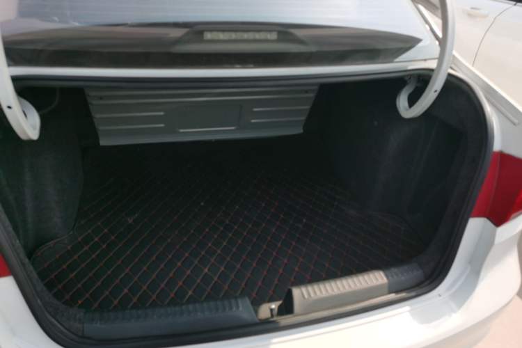 Used Volkswagen Santana 2015 1.6L Manual Fashion Edition Trunk