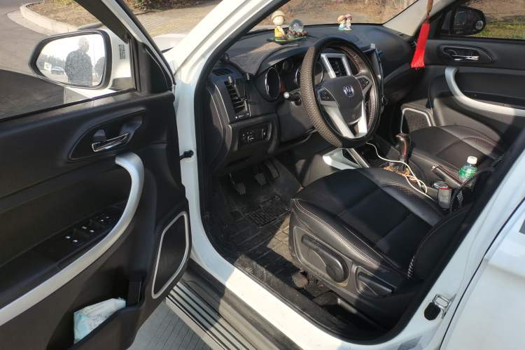 Used Changan CS35 2016 1.6L Manual Luxury Model China V Standard
