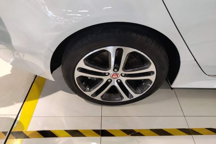 Used Jaguar XEL 2021 2.0T 250 PS R-DYNAMIC S Advanced Sport Edition Right Rear Wheel Hub