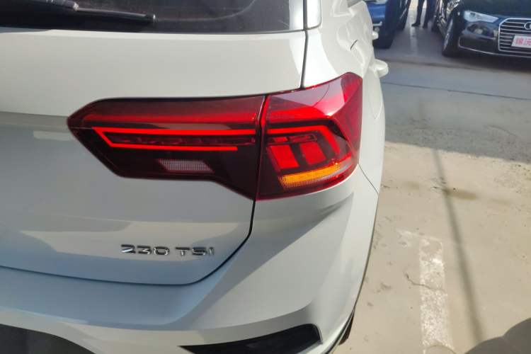 Used Volkswagen T-ROC 2019 230TSI DSG Two-Wheel-Drive Advanced Version China VI Standard
