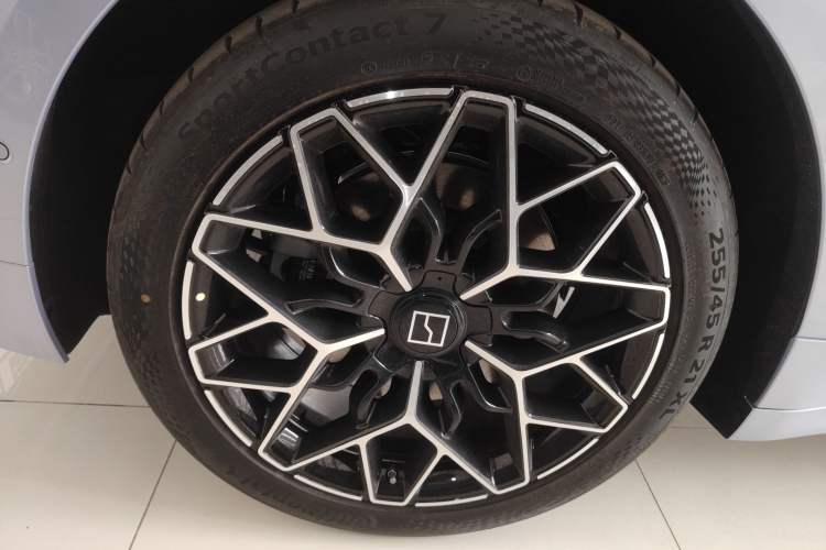 Used Zeekr 001 2026 95° All-Wheel-Drive Max Edition Right Rear Wheel Hub