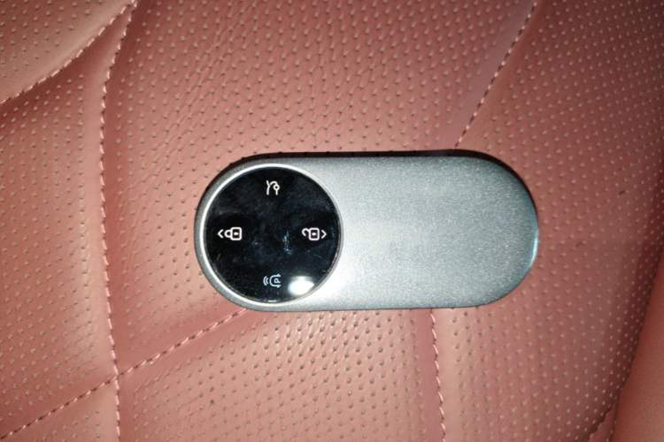 Used Hima AITO M8 2025 Extended-Range Ultra Version 53.4 kWh 6-Seater Edition
