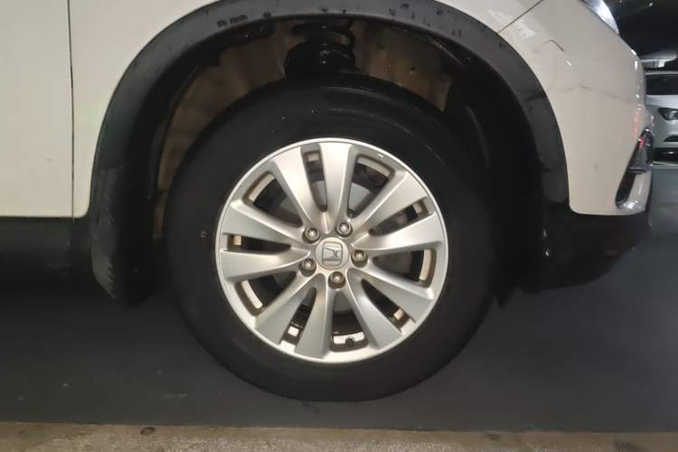 Used Honda CR-V 2015 2.0L two-wheel drive Fashion Edition Right Front Wheel Hub