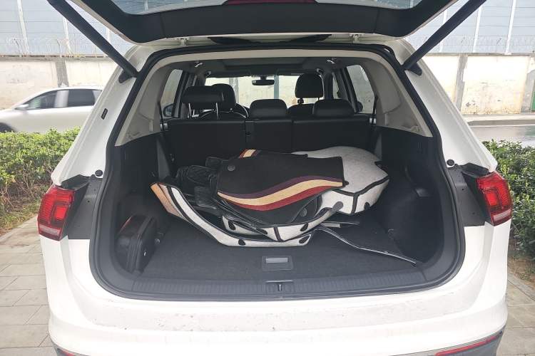 Used Volkswagen Tiguan L 2019 Revised 330TSI Automatic Two-Wheel Drive Smart & Luxury Edition China VI Standard Trunk