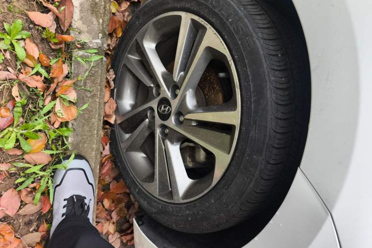 Used Hyundai Elantra (6th Generation / Lingdong) 2016 1.6L Automatic ZhiXuan – Elite Version Right Front Wheel Hub