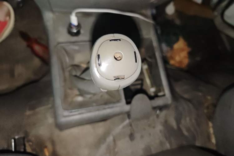 Used Jinbei Hiace 2014 2.0L 5th-Gen Power King Comfort Version V19