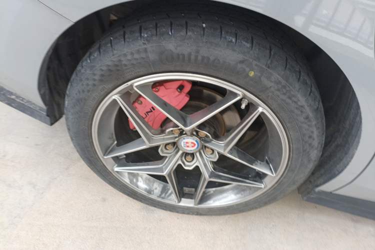 Used CHANGAN UNI-V 2022 1.5T Prestige Version Right Rear Wheel Hub